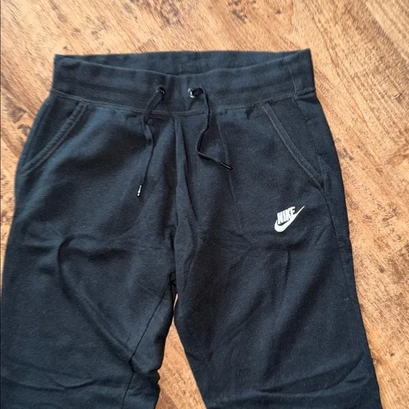 Nike women’s black joggers wide/straight leg - Picture 3 of 3